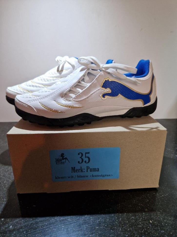 Nieuwe Puma Kunstgrasschoenen – Maat 35, Sport en Fitness, Voetbal, Nieuw, Schoenen, Ophalen of Verzenden