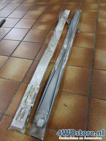Voorruit rubber Nissan Patrol Y61 - 72725VB000 beschikbaar voor biedingen