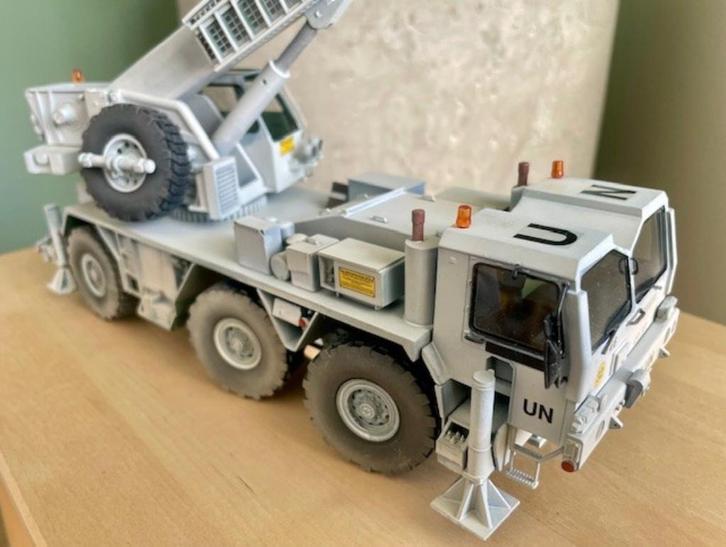 H-534,Bouwdoos 1:35 Liebherr FKM koninklijke landmacht, Hobby en Vrije tijd, Modelbouw | Auto's en Voertuigen, Nieuw, Overige typen
