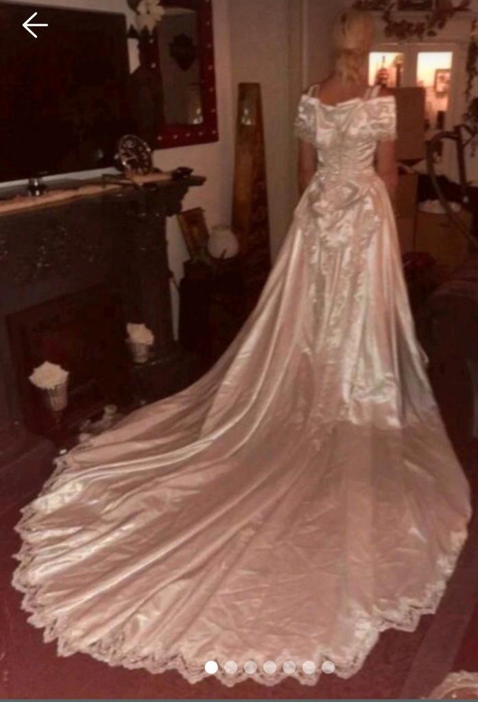 Vintage Trouwjurk Maat 36 - Lange Sleep & Steentjes, Kleding | Dames, Trouwkleding en Trouwaccessoires, Zo goed als nieuw, Trouwjurk