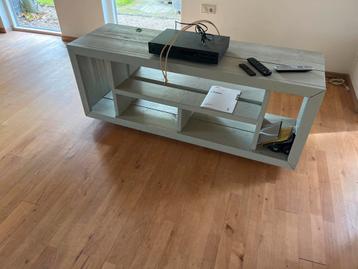 Audio-Televisiemeubel (steigerhout) beschikbaar voor biedingen