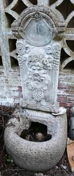 Muurfontein met Bacchus en zonnewijzer, Ophalen, Gebruikt, Beton, Fontein