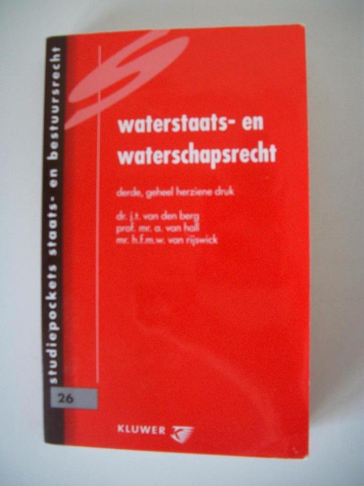 Waterstaats- en waterschapsrecht - J.T. van der Berg - zgan, Boeken, Studieboeken en Cursussen, Zo goed als nieuw, Niet van toepassing