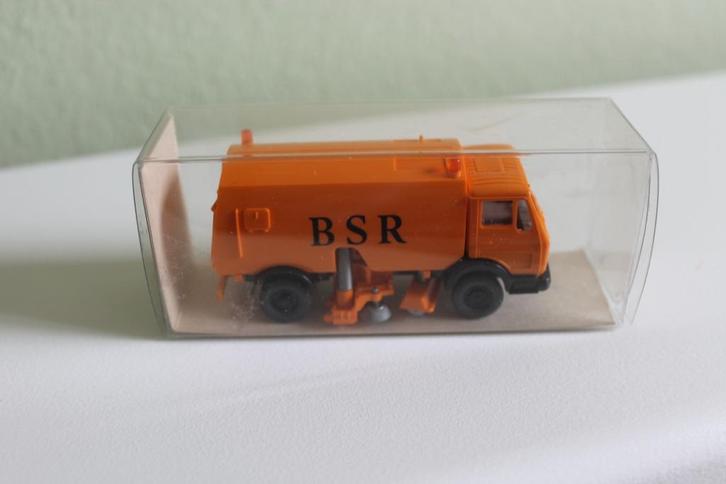 Wiking Mercedes NG 1217 straatveegmachine, Hobby en Vrije tijd, Modelauto's | 1:87, Zo goed als nieuw, Bus of Vrachtwagen, Wiking