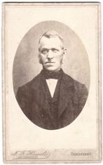 CDV - Man Pak Strik Bakkebaarden - Foto Hameter Dordrecht, Gebruikt, Foto, Ophalen of Verzenden, Voor 1940