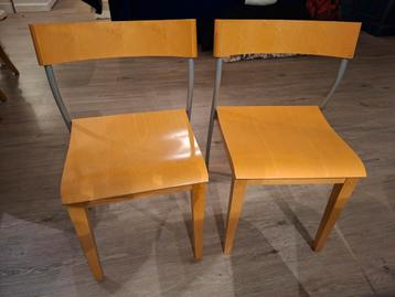 Gratis op te halen: 2 Eetkamerstoelen - Hout & Metaal beschikbaar voor biedingen