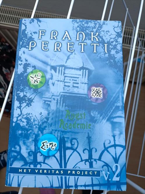Frank Peretti - Angst Academie, Boeken, Thrillers, Zo goed als nieuw, Nederland, Ophalen of Verzenden