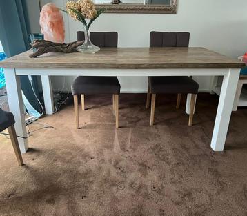 Rechthoekige Eettafel beschikbaar voor biedingen