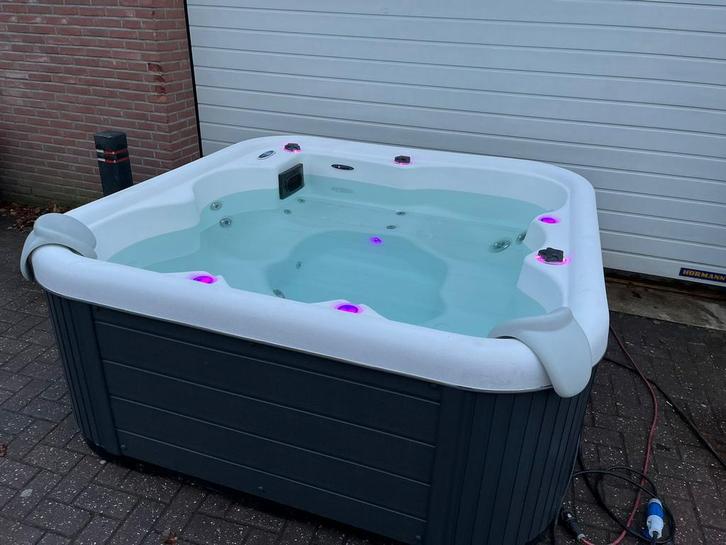 6 pers. Spa Mallorca Diamond incl. Garantie & Plaatsing, Tuin en Terras, Bubbelbaden en Hottubs, Gebruikt, Afdekzeil, Filter, Trap