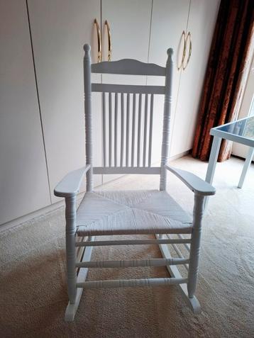 Witte Schommelstoel met Rietzitting beschikbaar voor biedingen