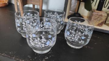 Vintage sapglazen blauwe en witte bloemetjes 4x beschikbaar voor biedingen