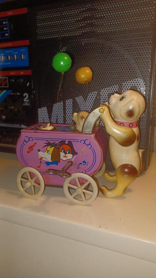 Oud blikken speelgoed hond met poppenwagen MS131, Antiek en Kunst, Antiek | Speelgoed, Ophalen of Verzenden