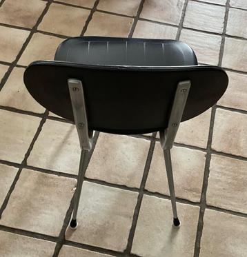 Te koop stoelen 4 stuks €20 ophalen in Spijkenisse  beschikbaar voor biedingen
