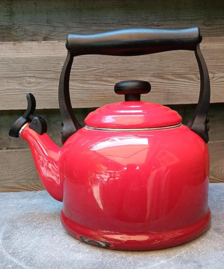 Le Creuset Fluitketel Tradition - rood - 2.1 liter (G280), Huis en Inrichting, Keuken | Potten en Pannen, Gebruikt, Overige typen
