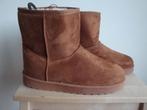 Nieuwe ree bruine half hoge "UGG's". Maat 41., Hoge laarzen, Bruin, Nieuw, Ophalen of Verzenden