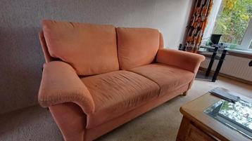 Gratis 2-zits bank + losse stoelen beschikbaar voor biedingen