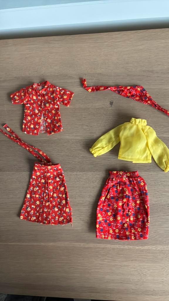 Barbie Sindy seperates jaren 70, Verzamelen, Poppen, Gebruikt, Kleertjes, Ophalen of Verzenden