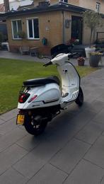Vespa Sprint 80cc 2022 Akrapovic, Fietsen en Brommers, Scooters | Vespa, Ophalen, Maximaal 45 km/u, Vespa S, Zo goed als nieuw
