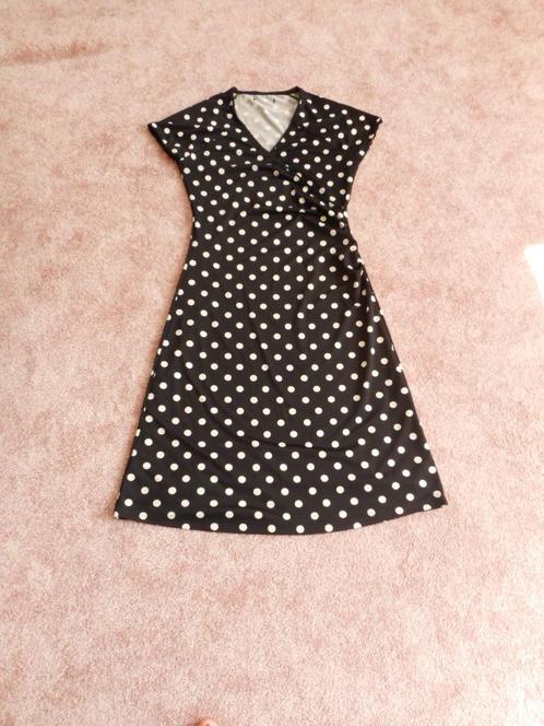 Leuke jurkje zwart met stippen King Louie maat S, Kleding | Dames, Jurken, Zo goed als nieuw, Maat 36 (S), Zwart, Knielengte, Ophalen of Verzenden