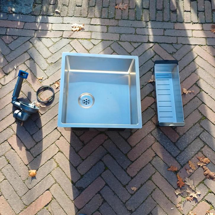 Caressi wasbak 40x40 + korfplugset & restenbakje nieuw staat, Huis en Inrichting, Keuken | Keukenelementen, Zo goed als nieuw