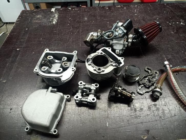 GY6 100cc kit, cilinder 24mm carb cilinderkop kleppendeksel, Fietsen en Brommers, Brommeronderdelen | Scooters, Gebruikt, Overige merken