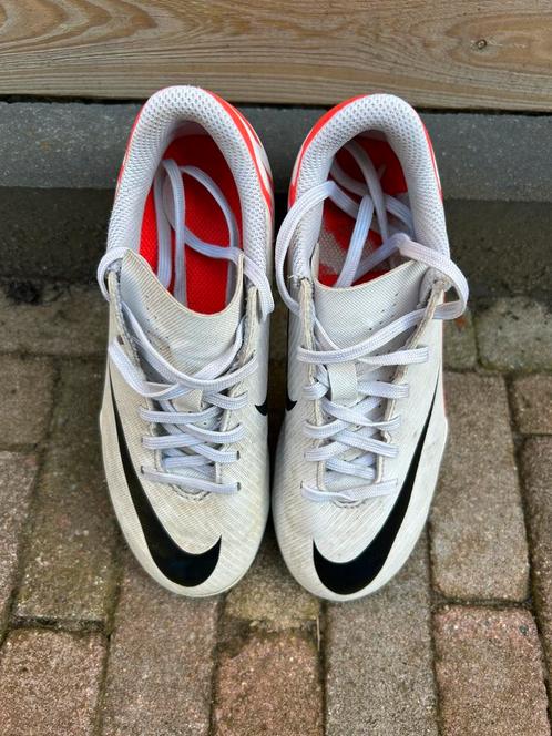 Nike Voetbalschoenen; Maat 32, Sport en Fitness, Voetbal, Gebruikt, Schoenen, Ophalen of Verzenden