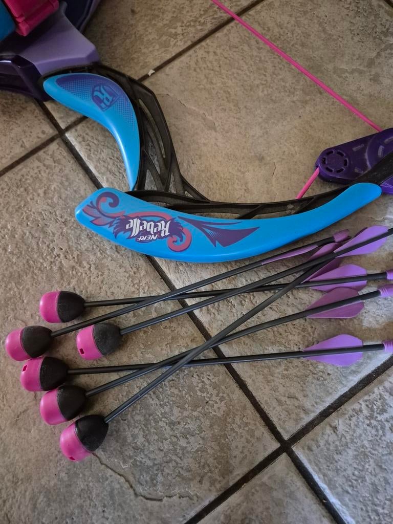Nerf boog rebelle met 6 pijlen, Ophalen of Verzenden, Zo goed als nieuw