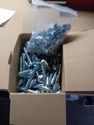 Te koop slotbouten M 10 x 70 beschikbaar voor biedingen