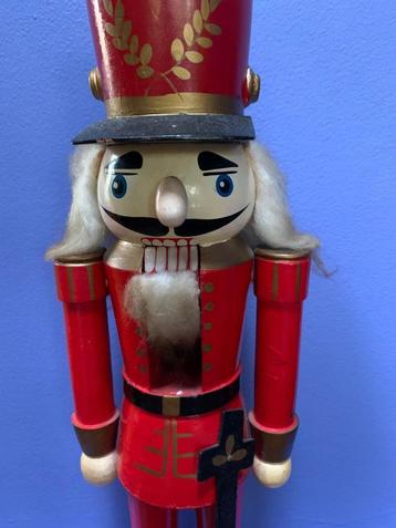 Vintage houten notenkraker van 38 cm hoog beschikbaar voor biedingen