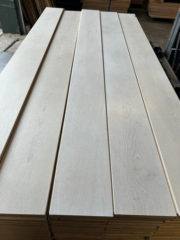 Eiken vloer 56m2 multivloer 18cm breed 1,6cm dik toplaag 4mm beschikbaar voor biedingen