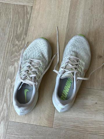 Nike hardloopschoenen maat 40 beschikbaar voor biedingen