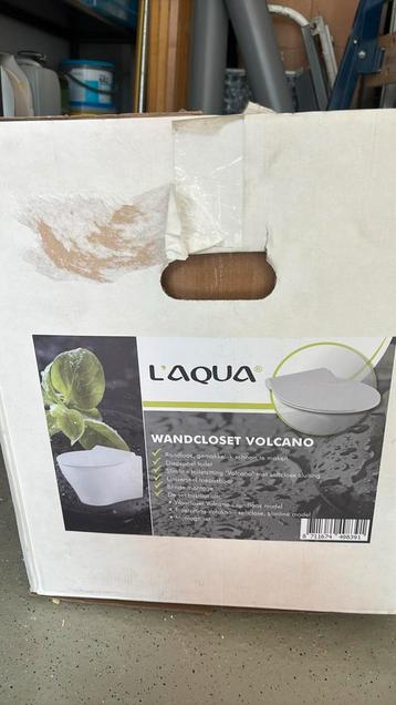Hang toilet nieuw in doos. Wegens overbodig te koop beschikbaar voor biedingen