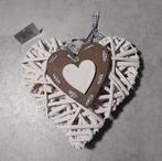 NIEUW decoratie HART wit rotan / riet met kleine hartjes, Huis en Inrichting, Woonaccessoires | Overige, Ophalen of Verzenden