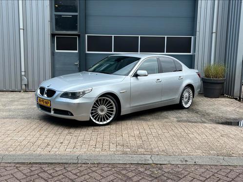 BMW 5-Serie 2.2 I 520 AUT 2005 Grijs, Auto's, BMW, Particulier, 5-Serie, Cruise Control, Lichtmetalen velgen, Parkeersensor, Benzine