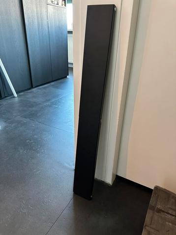 Zwart droogrek voor aan de muur. Uittrekbaar.  beschikbaar voor biedingen