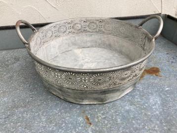 METALEN PLANTENBAK FLOWER DESIGN ROND OLD LOOK NIEUW  beschikbaar voor biedingen