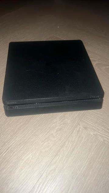 Playstation 4 slim (zonder controller) beschikbaar voor biedingen