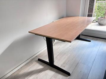 Verstelbare Bureautafel 160x80cm beschikbaar voor biedingen