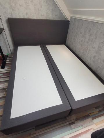 IKEA Bed met hoofdeinde en 2 matrassen beschikbaar voor biedingen