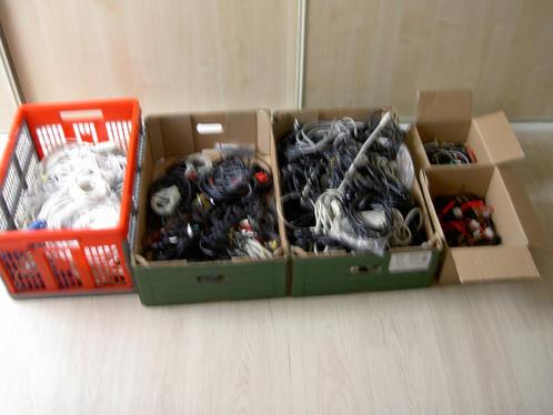 Partij met kabels , stekkers rolykit met div., Hobby en Vrije tijd, Elektronica-componenten, Zo goed als nieuw, Ophalen