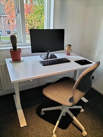 Bureau, hoogte verstelbaar, wit beschikbaar voor biedingen