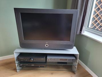Loewe televisie met meubel beschikbaar voor biedingen