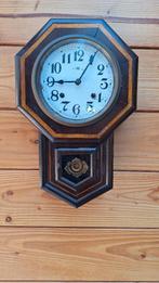 Wandklok 47 x 31 cm, Antiek en Kunst, Antiek | Klokken, Ophalen of Verzenden