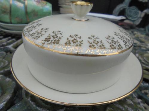 Roomwitte botervloot met sierlijke gouddecoratie Handelsmerk, Antiek en Kunst, Antiek | Servies los, Ophalen of Verzenden