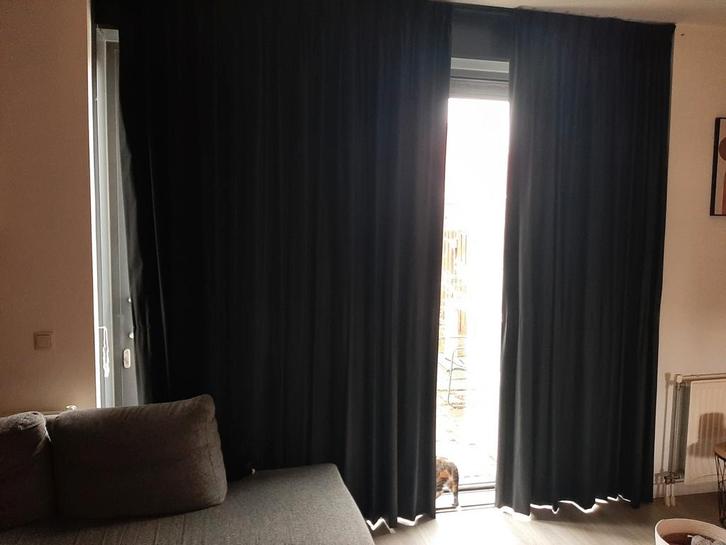 Zwarte verduisterende gordijnen Kwantum (2 stuks), Huis en Inrichting, Stoffering | Gordijnen en Lamellen, Zo goed als nieuw, 200 cm of meer