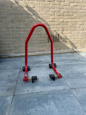 Paddockstand motor beschikbaar voor biedingen