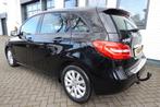 Mercedes-benz B-KLASSE 180 AMBITION Automaat Navi Trekhaak, Auto's, 65 €/maand, 1325 kg, Gebruikt, 4 cilinders