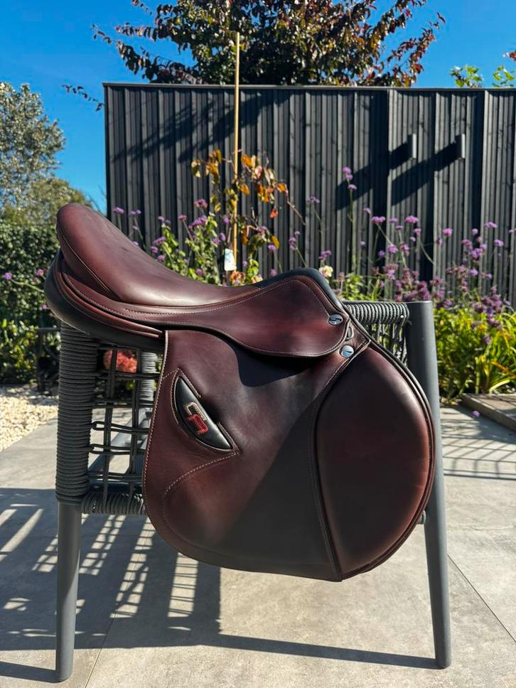 Erreplus springzadel, Dieren en Toebehoren, Paarden en Pony's | Zadels, Zo goed als nieuw, Springen, Ophalen of Verzenden