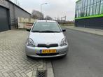 Toyota Yaris 1.3 16V 5DR Linea Luna 2002 Grijs, Auto's, Toyota, Voorwielaandrijving, 31 €/maand, 4 cilinders, 400 kg