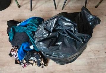 Zak met veel merk dames/ heren kleding  beschikbaar voor biedingen